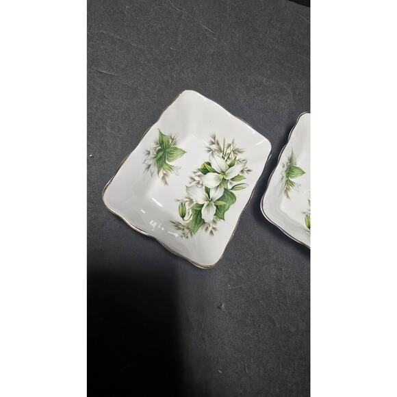 Royal Albert Trillium Bone China Trinket Nut Dishes Set of 2 England Gold Trim - Picture 3 of 7